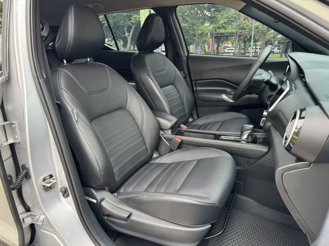 Nissan  Kicks 金鑽店~Kicks 大改款 旗艦版1.6 自然進氣 直列4缸 135匹馬力 加購平衡桿 下護板 底盤防鏽 原廠6年6大系統保固 里程保證只跑16000多公  第7張相片