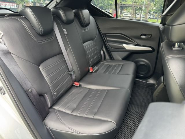 Nissan  Kicks 金鑽店~Kicks 大改款 旗艦版1.6 自然進氣 直列4缸 135匹馬力 加購平衡桿 下護板 底盤防鏽 原廠6年6大系統保固 里程保證只跑16000多公  第8張相片