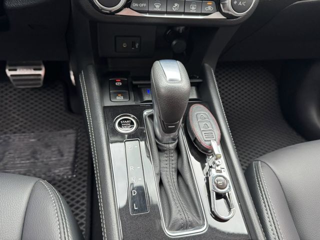 Nissan  Kicks 金鑽店~Kicks 大改款 旗艦版1.6 自然進氣 直列4缸 135匹馬力 加購平衡桿 下護板 底盤防鏽 原廠6年6大系統保固 里程保證只跑16000多公  第12張相片