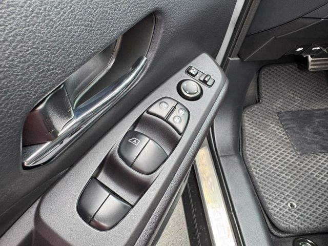Nissan  Kicks 金鑽店~Kicks 大改款 旗艦版1.6 自然進氣 直列4缸 135匹馬力 加購平衡桿 下護板 底盤防鏽 原廠6年6大系統保固 里程保證只跑16000多公  第13張相片