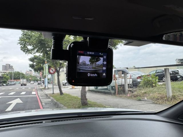 Nissan  Kicks 金鑽店~Kicks 大改款 旗艦版1.6 自然進氣 直列4缸 135匹馬力 加購平衡桿 下護板 底盤防鏽 原廠6年6大系統保固 里程保證只跑16000多公  第16張相片