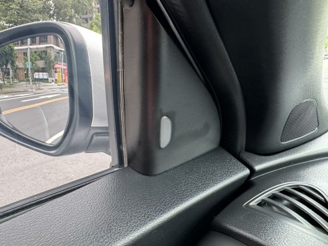 Nissan  Kicks 金鑽店~Kicks 大改款 旗艦版1.6 自然進氣 直列4缸 135匹馬力 加購平衡桿 下護板 底盤防鏽 原廠6年6大系統保固 里程保證只跑16000多公  第20張相片