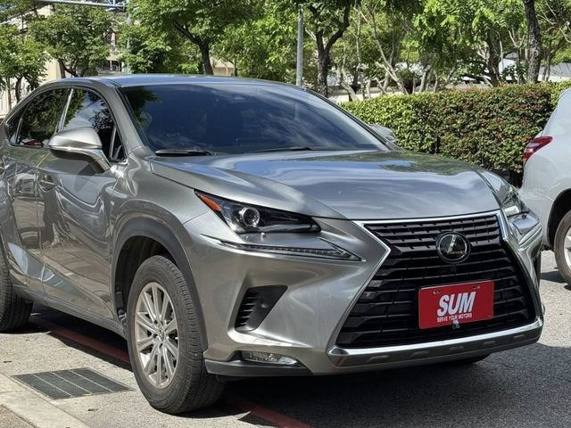 Lexus  NX 金鑽店~2020年式 LEXUS NX200 菁英 Plus版 自然進氣 150匹馬力 CVT8速手自排 只跑3萬多公里 車況超  第1張相片