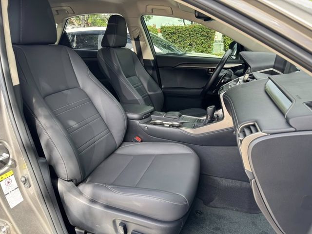 Lexus  NX 金鑽店~2020年式 LEXUS NX200 菁英 Plus版 自然進氣 150匹馬力 CVT8速手自排 只跑3萬多公里 車況超  第5張相片