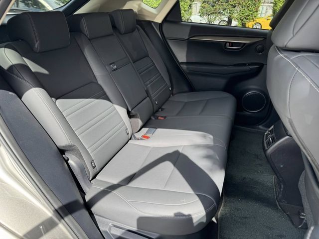 Lexus  NX 金鑽店~2020年式 LEXUS NX200 菁英 Plus版 自然進氣 150匹馬力 CVT8速手自排 只跑3萬多公里 車況超  第6張相片