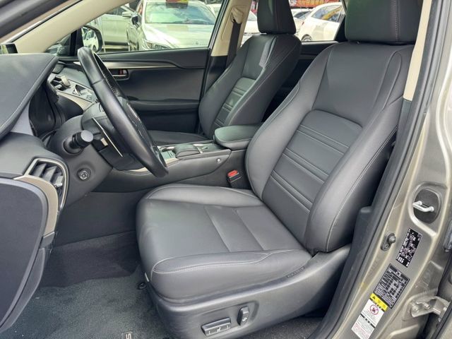 Lexus  NX 金鑽店~2020年式 LEXUS NX200 菁英 Plus版 自然進氣 150匹馬力 CVT8速手自排 只跑3萬多公里 車況超  第7張相片