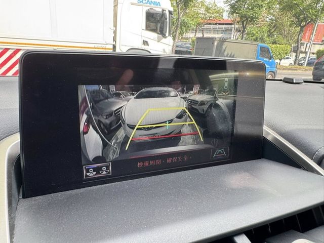 Lexus  NX 金鑽店~2020年式 LEXUS NX200 菁英 Plus版 自然進氣 150匹馬力 CVT8速手自排 只跑3萬多公里 車況超  第11張相片