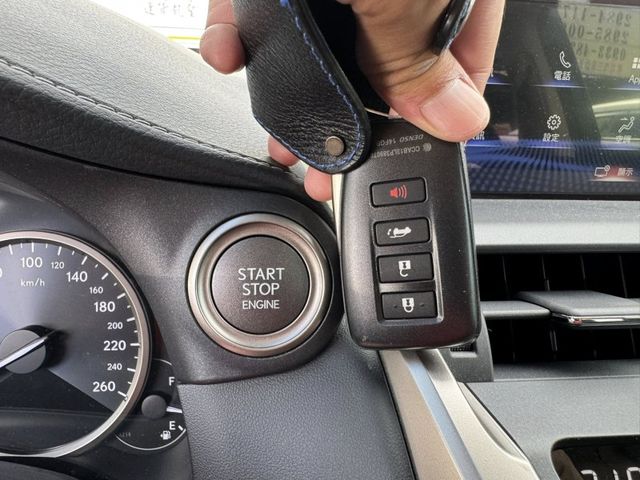 Lexus  NX 金鑽店~2020年式 LEXUS NX200 菁英 Plus版 自然進氣 150匹馬力 CVT8速手自排 只跑3萬多公里 車況超  第12張相片