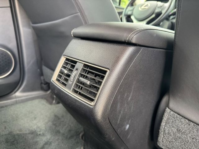 Lexus  NX 金鑽店~2020年式 LEXUS NX200 菁英 Plus版 自然進氣 150匹馬力 CVT8速手自排 只跑3萬多公里 車況超  第14張相片