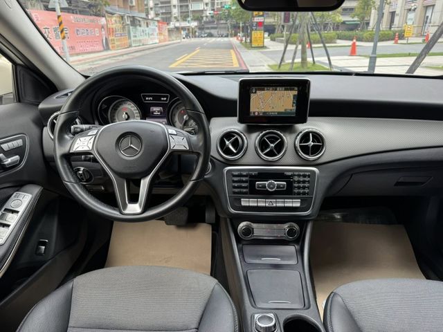 Mercedes-Benz/賓士   GLA-CLASS  GLA180  第3張相片
