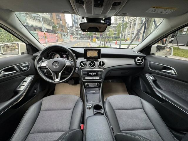 Mercedes-Benz/賓士   GLA-CLASS  GLA180  第4張相片
