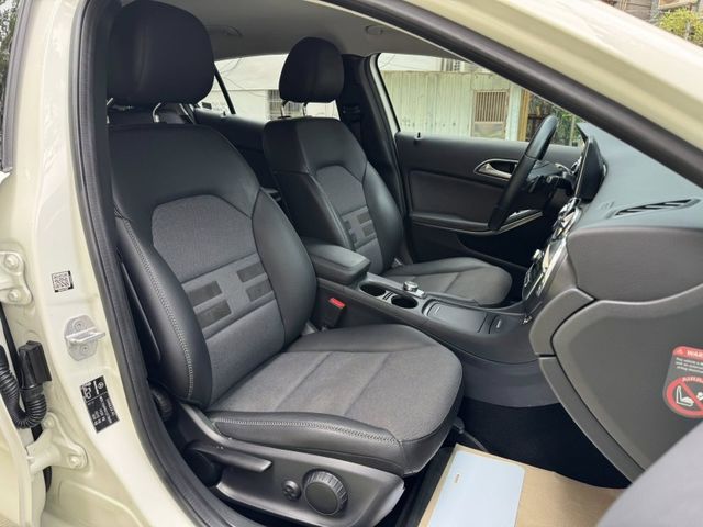 Mercedes-Benz/賓士   GLA-CLASS  GLA180  第5張相片