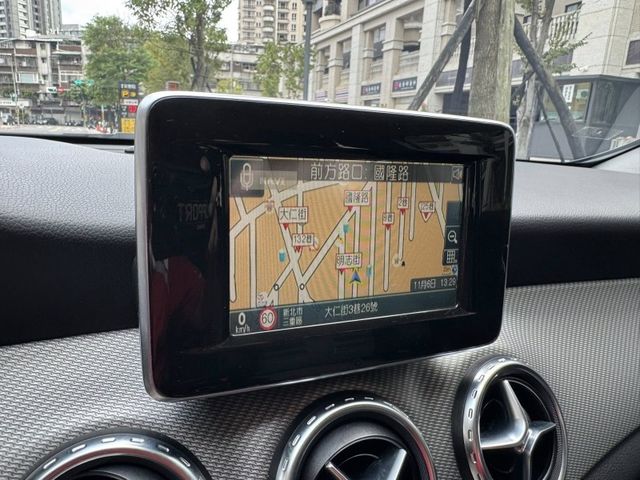 Mercedes-Benz/賓士   GLA-CLASS  GLA180  第12張相片