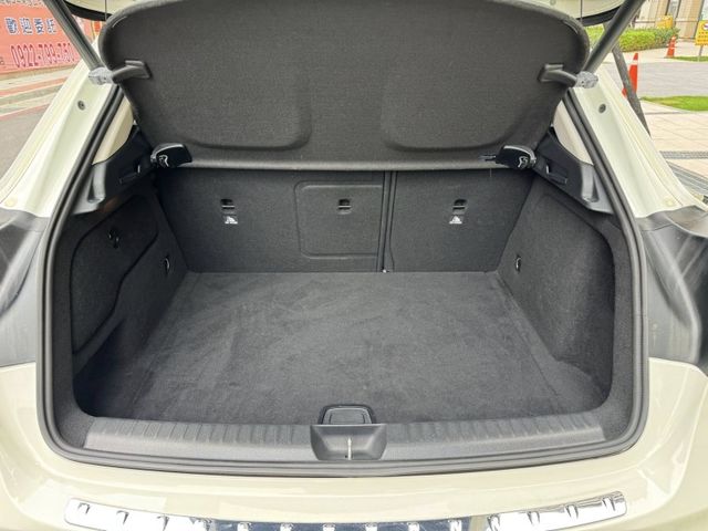 Mercedes-Benz/賓士   GLA-CLASS  GLA180  第16張相片
