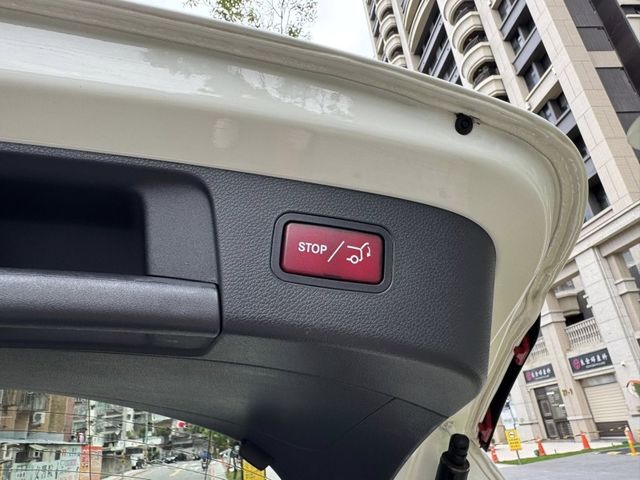 Mercedes-Benz/賓士   GLA-CLASS  GLA180  第17張相片