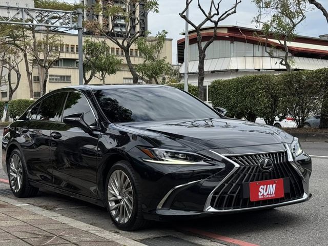 Lexus  ES  第1張相片