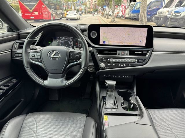 Lexus  ES  第3張相片