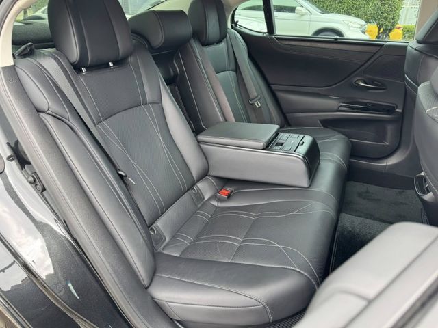 Lexus  ES  第7張相片