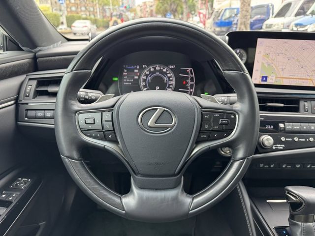 Lexus  ES  第8張相片