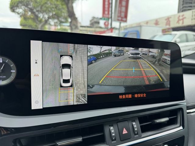 Lexus  ES  第9張相片