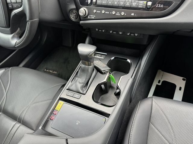Lexus  ES  第13張相片