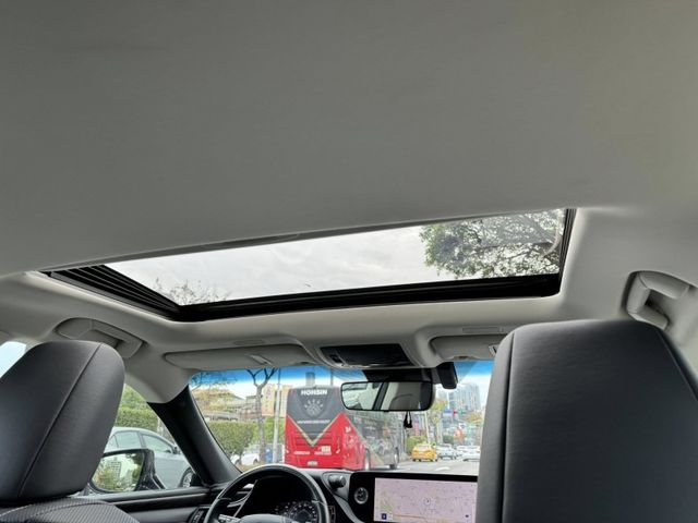 Lexus  ES  第15張相片