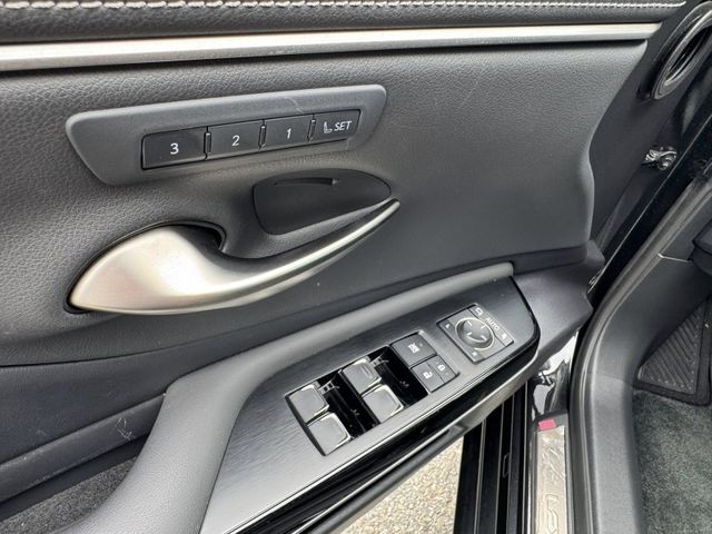 Lexus  ES  第16張相片