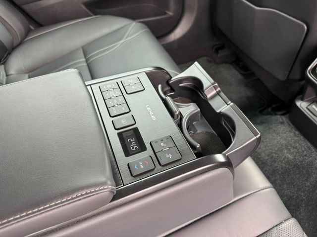 Lexus  ES  第18張相片