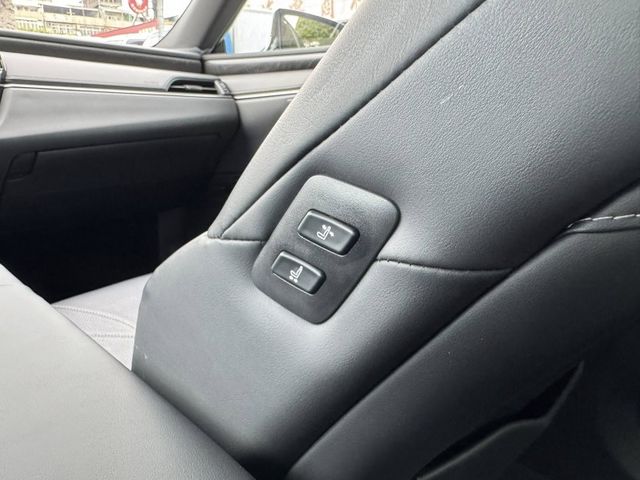 Lexus  ES  第20張相片