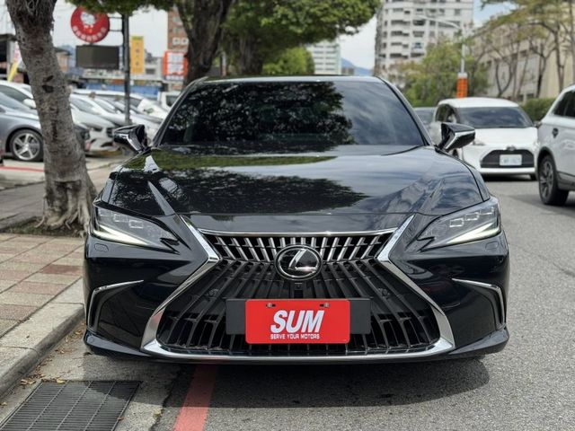 Lexus  ES  第25張相片