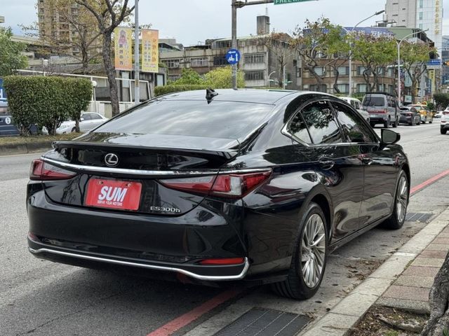 Lexus  ES  第28張相片