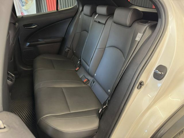 Lexus  UX250h  第6張相片