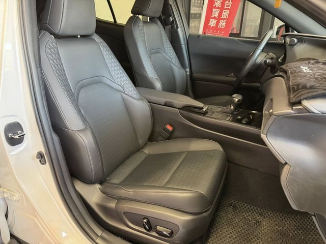 Lexus  UX250h  第7張相片
