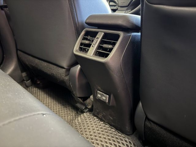 Lexus  UX250h  第14張相片