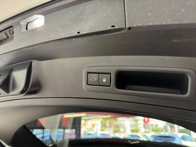 Lexus  UX250h  第15張相片