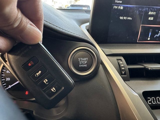 Lexus  NX  第10張相片