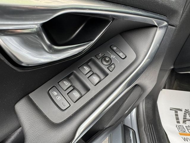 Volvo  V40  第13張相片