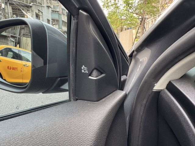 Volvo  V40  第15張相片