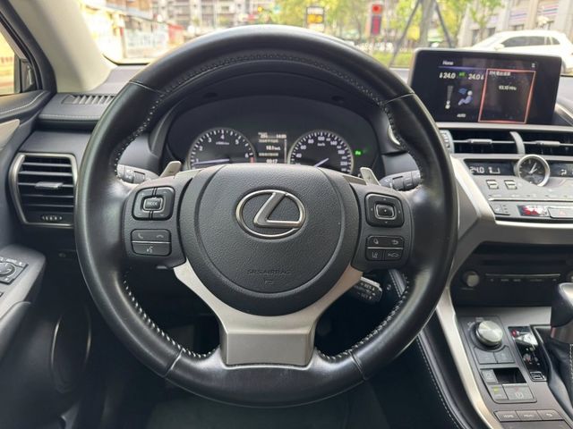 Lexus  NX  第8張相片