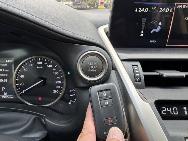 Lexus  NX  第11張相片