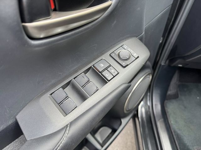 Lexus  NX  第13張相片