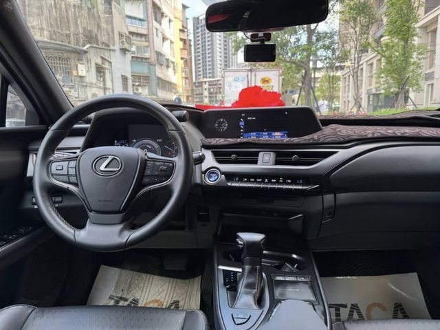 Lexus  UX250h  第3張相片