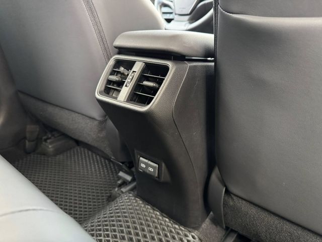 Lexus  UX250h  第15張相片