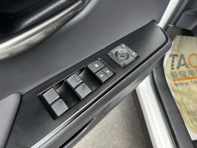 Lexus  UX250h  第17張相片