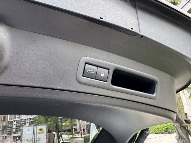 Lexus  UX250h  第19張相片