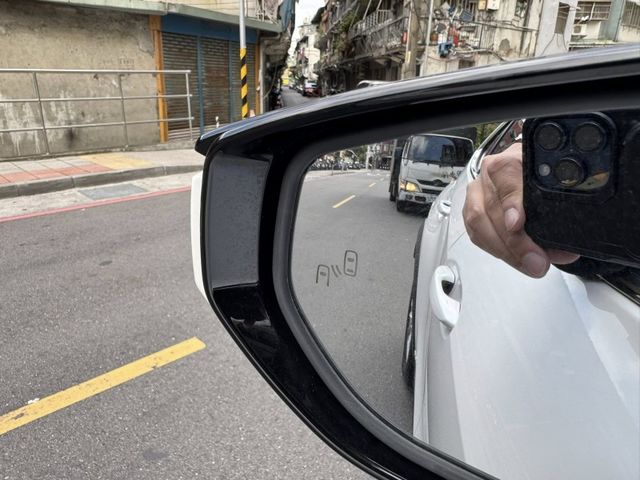 Lexus  UX250h  第20張相片