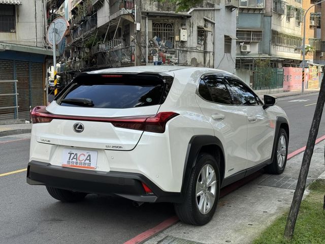 Lexus  UX250h  第27張相片