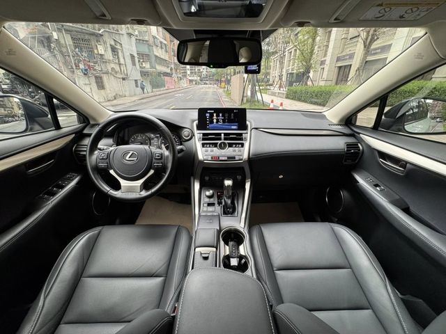 Lexus  NX  第3張相片