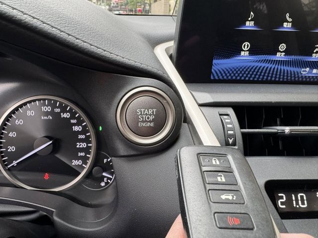 Lexus  NX  第12張相片