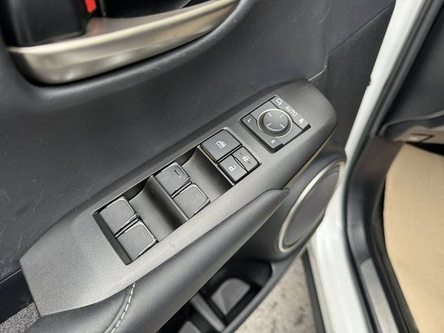 Lexus  NX  第14張相片